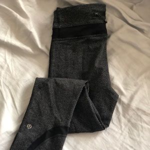 Size 2 lululemon Speed Up Crop 21” in Grey